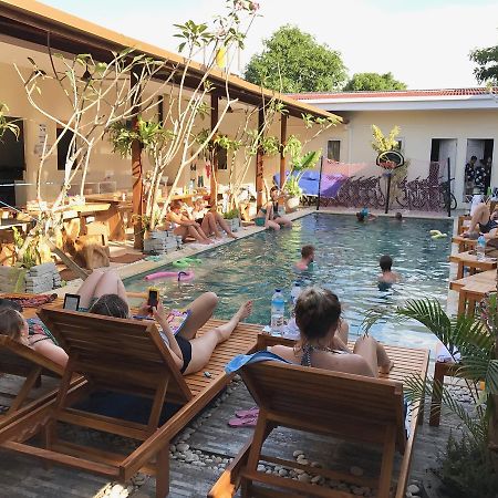 Atlas Gili Party Hostel Gili Trawangan Kültér fotó