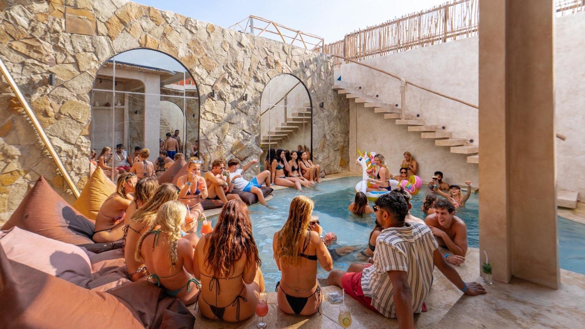 Atlas Gili Party Hostel Gili Trawangan Kültér fotó