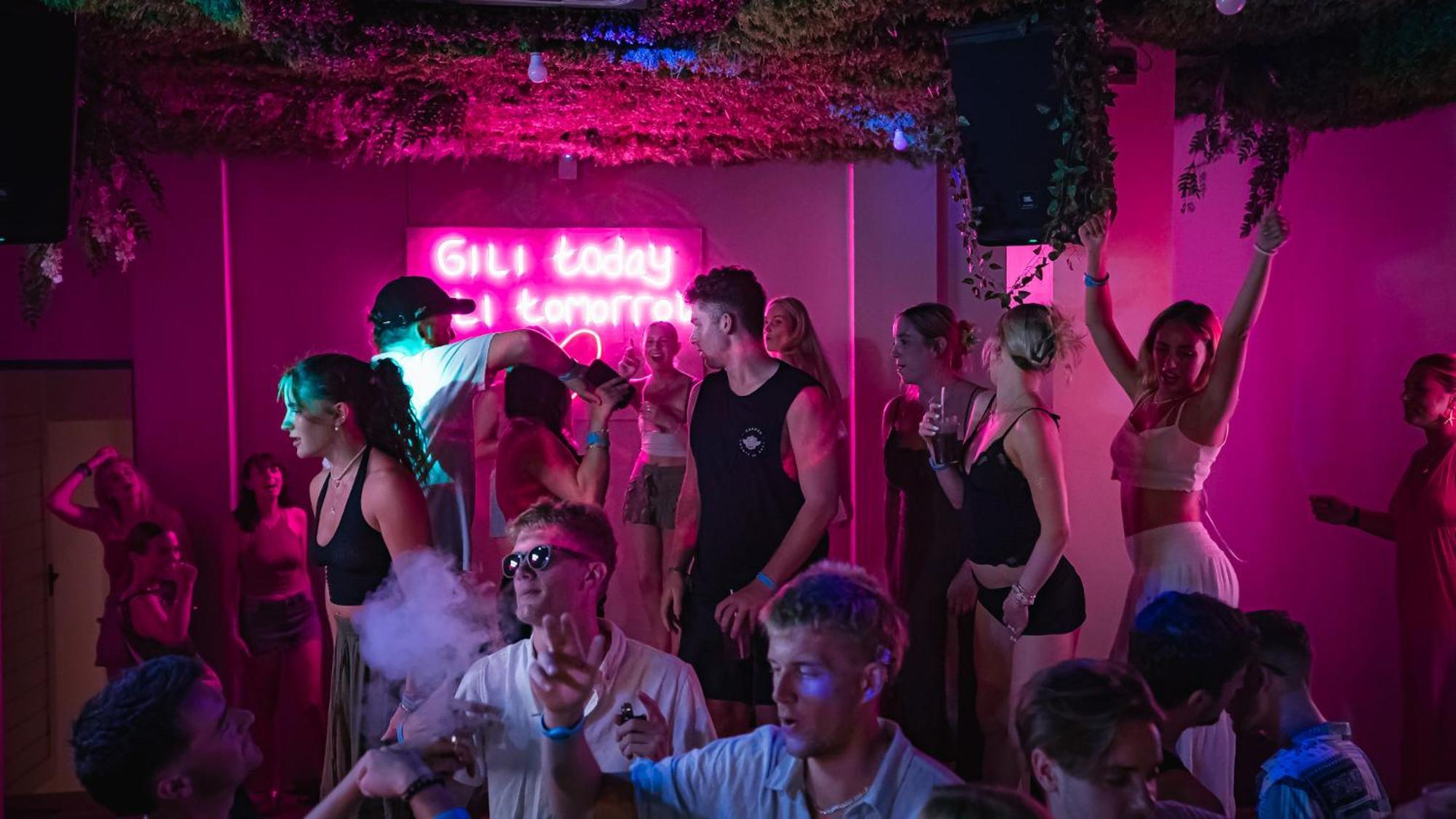 Atlas Gili Party Hostel Gili Trawangan Kültér fotó